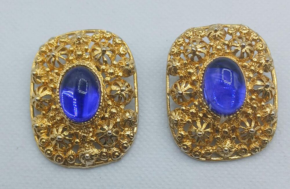 Vintage Two Sisters Gold Tone Textured Clip On Earrings